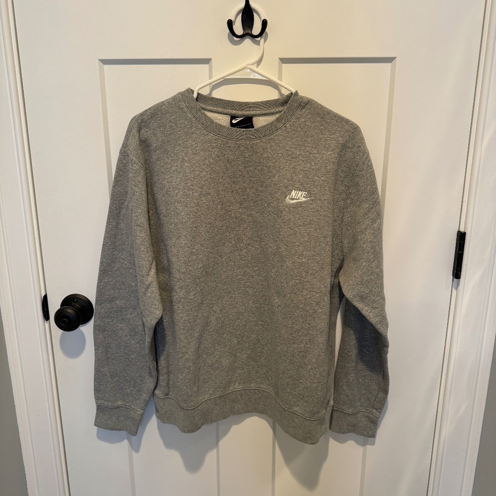 Nike Club Fleece Crewneck - Size: Medium